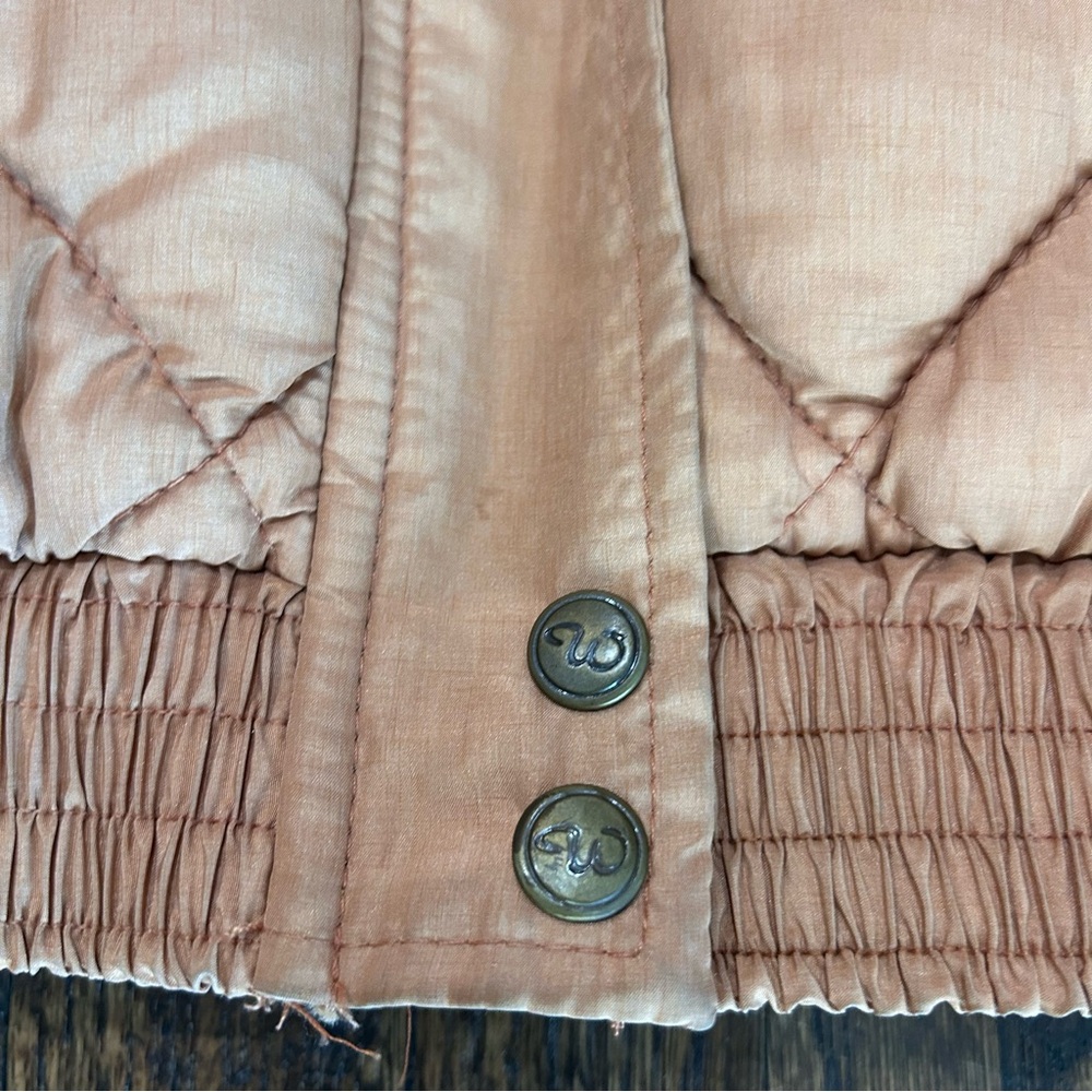 Vintage Walls Western Puffer Youth Jacket
Blizzard-Pruf Size Medium(10-12) - Picture 2 of 9